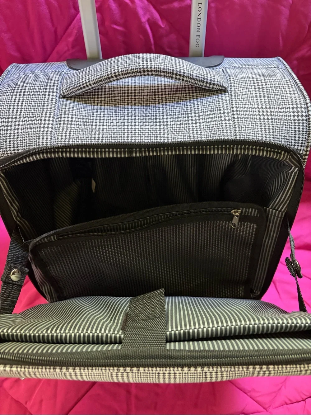 London Fog Black Houndstooth Plaid Rolling/LapTop 8/Spinner Under Seat Carry~On
